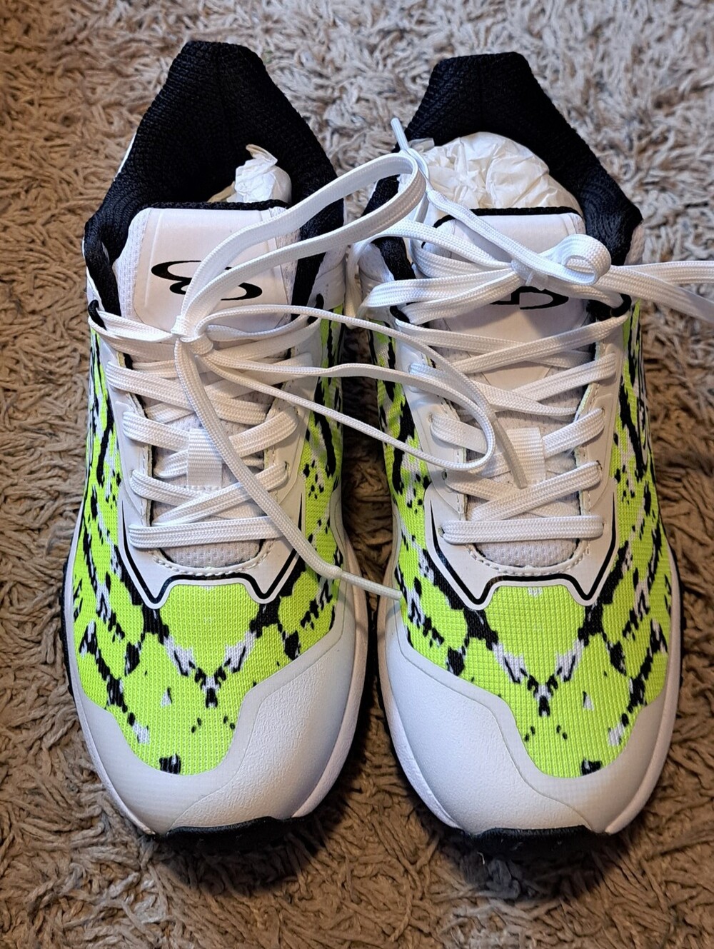 NIB Boombah Viper Women’s Turf Shoes Size 6.5 White Black Neon